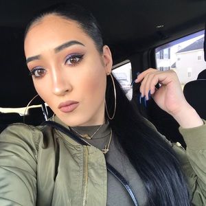 Meet your Posher, Alyssa